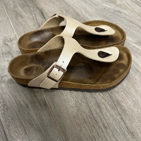 Women’s Gizeh Birkenstocks, Gold, EU 37, US 6-6.5 - Picture 1 of 5